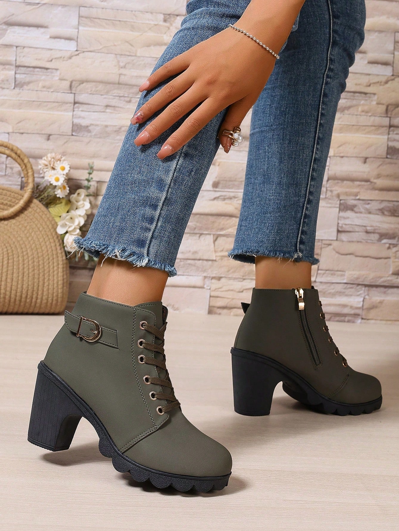 New Arrival Autumn/Winter High Heel Cross Strap Short Boots, Thick Heel Leather Boots for Women